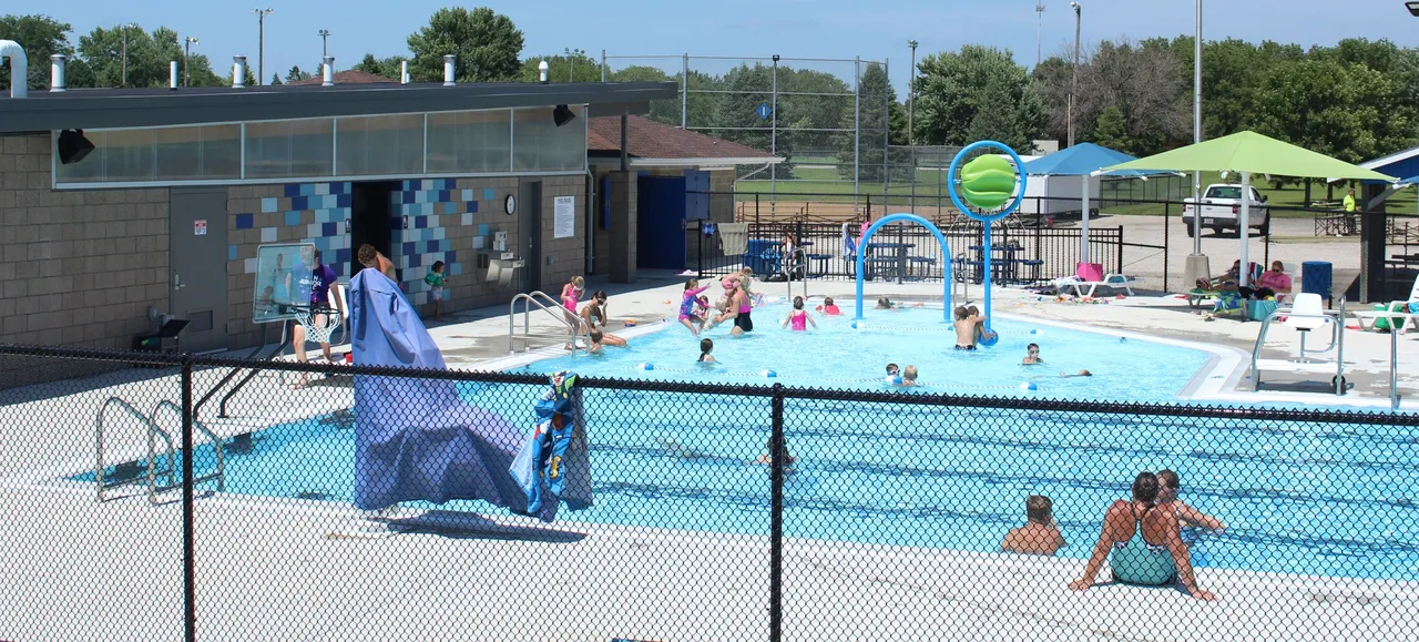 Swimming pool complex